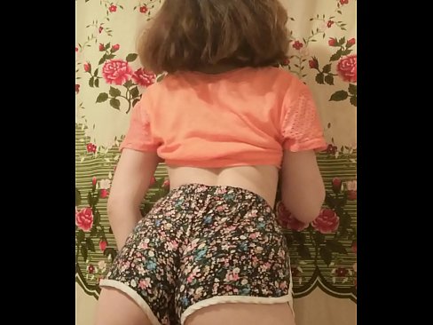 ❤️ Jeune fille sexy se déshabillant devant la caméra. Vidéo de baise at us ❌️