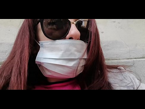 ❤️ Nicoletta se venge de son voisin et pisse dans son garage (Spécial Covid19 Quarantaine italienne) Vidéo de baise at us ❌️