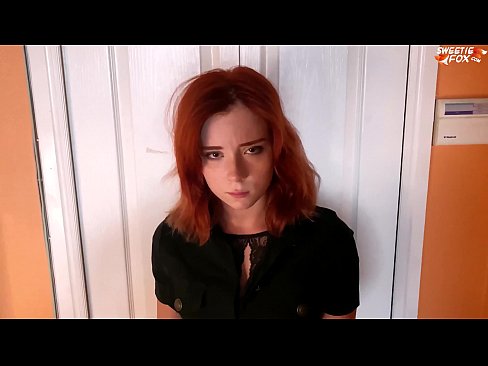 ❤️ Un agent de sécurité punit une jolie femme pour un vol à l'étalage - Cum In Mouth Vidéo de baise at us ❌️
