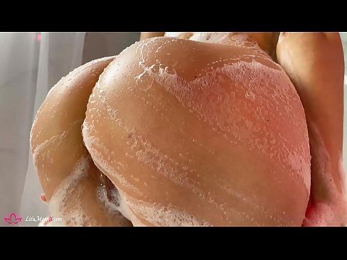 ❤️ Une brune masturbe sa chatte avec un vibrateur jusqu'à un orgasme intense sous la douche. Vidéo de baise at us ❌️