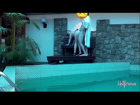❤️ Le patron invite la femme de chambre à la piscine, mais n'a pas pu résister à une chaude Vidéo de baise at us ❌️