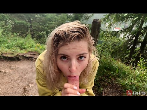 ❤️ Une fille avale du sperme après une fellation publique - Eva Elfi Vidéo de baise at us ❌️
