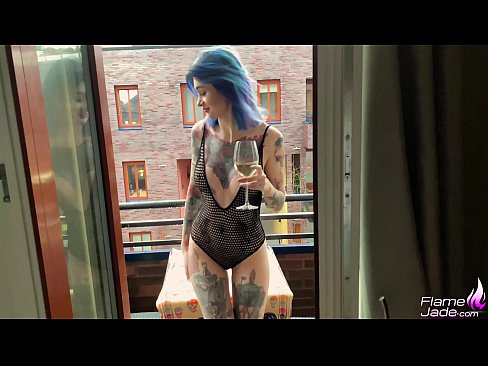 ❤️ Fille énorme suçant à pleine bouche et baisant passionnément sous le ciel ouvert Vidéo de baise at us ❌️